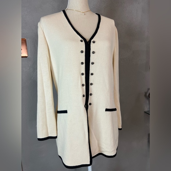 St. John Jackets & Blazers - St. John Collection Santana Knit
Jacket in Vanilla/Black